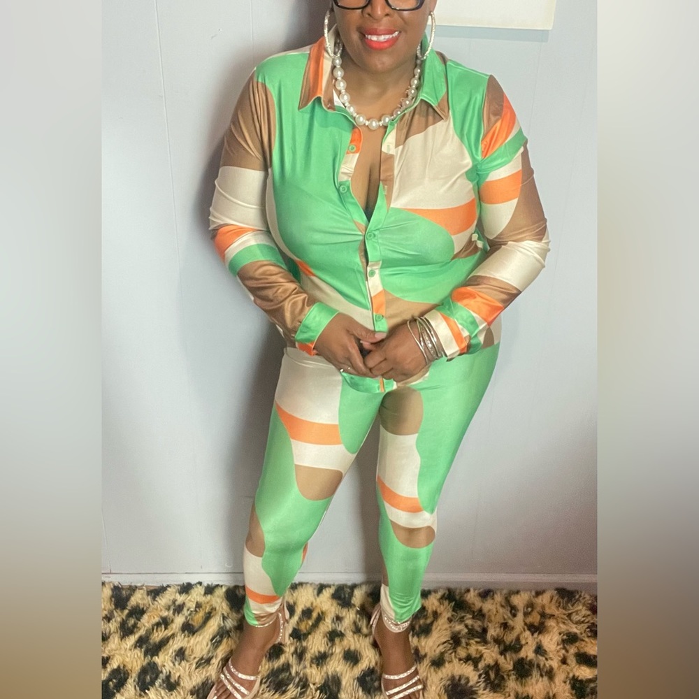 Legging two piece set. Multi Color. Satin/Polyester.